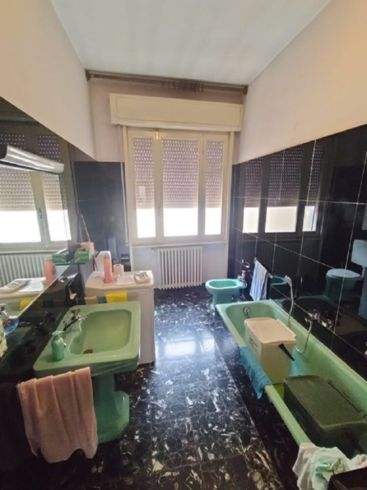 8ae724d5 495d 45d4 81d3 32e42126e7e3 1764922867 gallery 750x1000