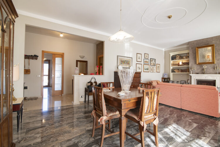 _SPO7652 1765275070 gallery 750x500