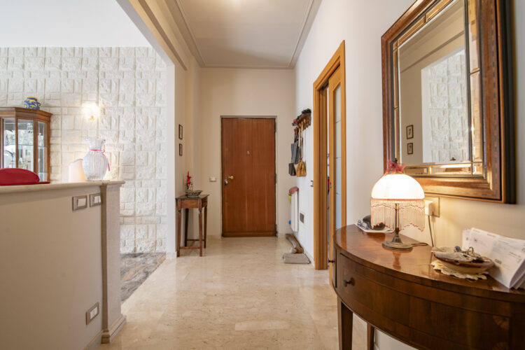 _SPO7727 1765275126 gallery 750x500