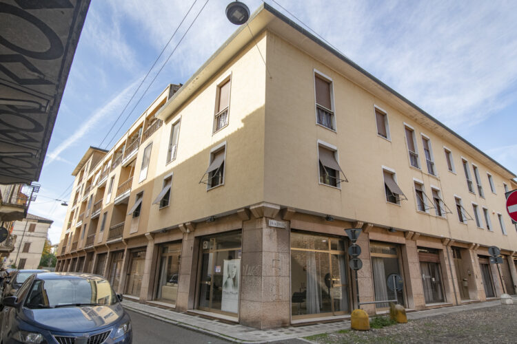 _SPO8004 1765275877 gallery 750x500