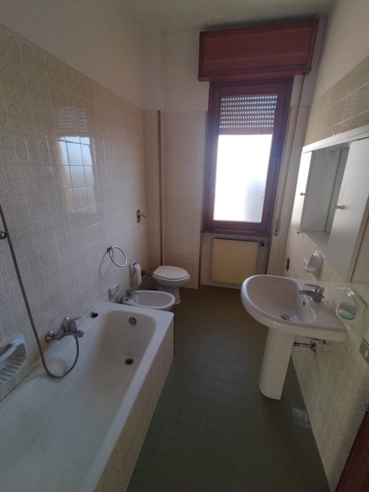 caf4eb12 2fc1 474c bd9a d4e9b1c7ab32 1764865263 gallery 750x1000