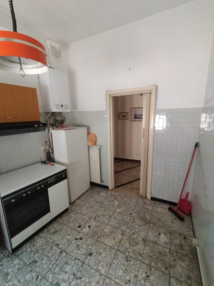 e7c354f7 3413 436d a617 d344f9950ab3 1764922942 gallery 750x1000