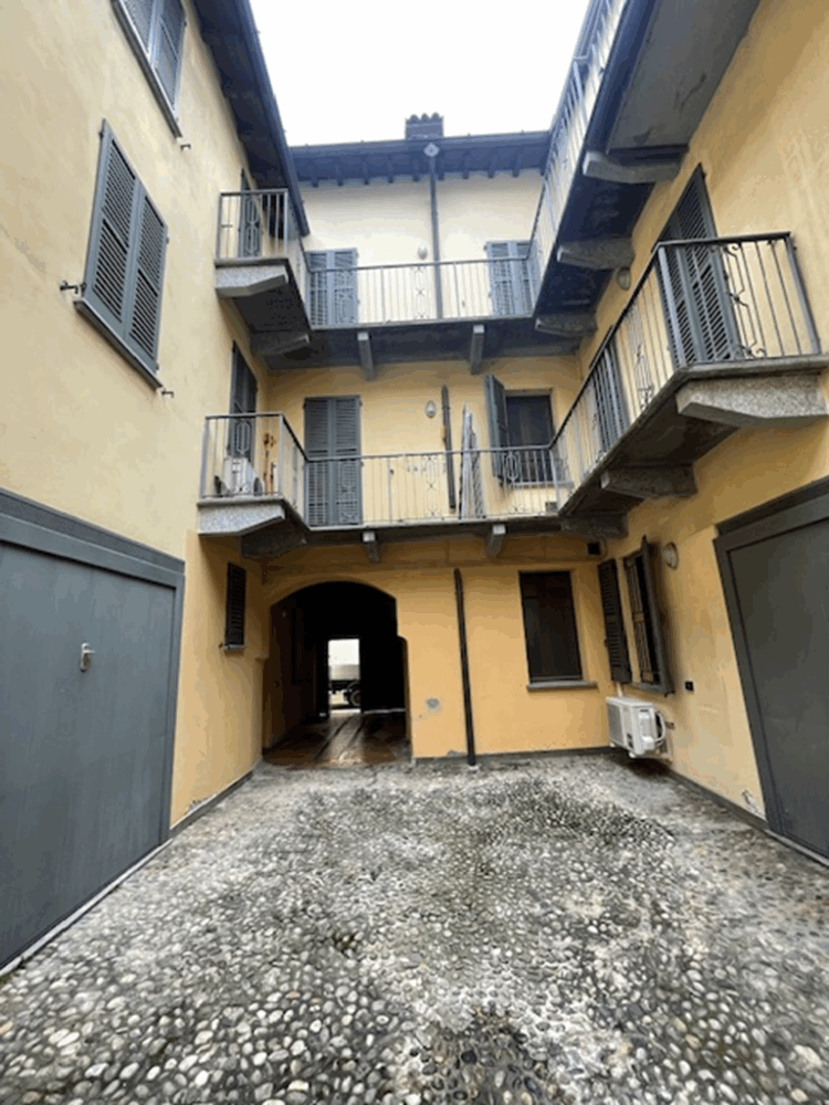 7 1772528010 gallery 750x1000