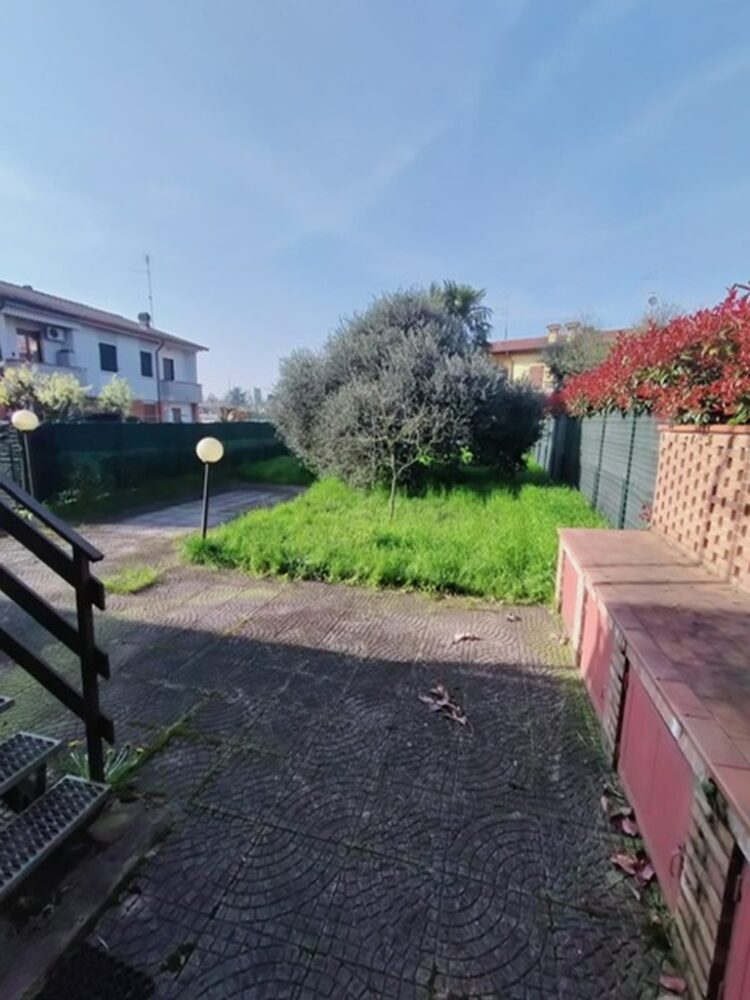 7060b12e 38ef 4396 aae9 464aab190961 1776352692 gallery 750x1000