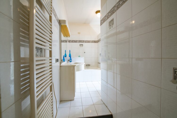 _ARI8277 1775813802 gallery 750x500