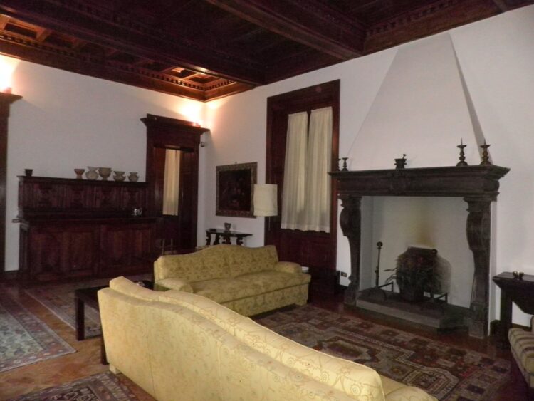 036 1792481643 gallery 750x563