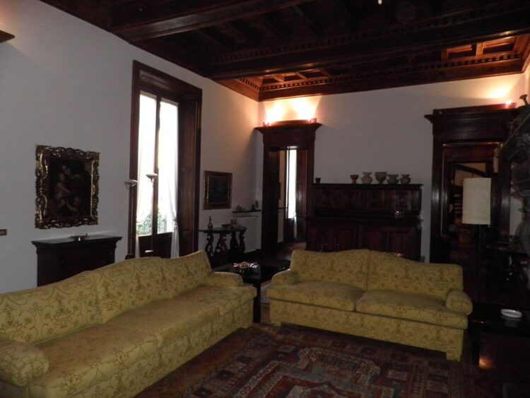 037 1792481657 gallery 750x563